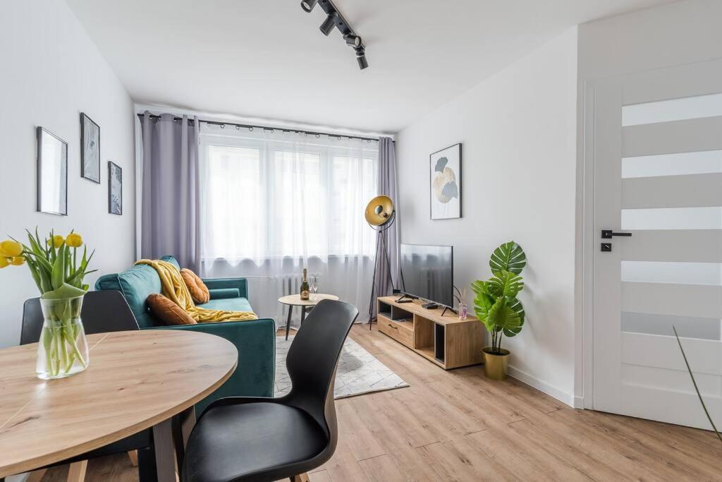 Uroczy Apartament 2 Pokoje - 10 Min Do Morza! グダニスク エクステリア 写真