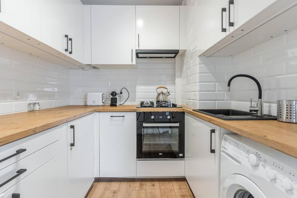 Uroczy Apartament 2 Pokoje - 10 Min Do Morza! グダニスク エクステリア 写真